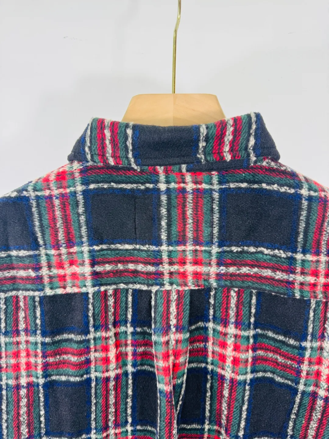 P300 top version, real shot without P, ​​different from market currency) 𝗖𝗵𝗿𝗼𝗺𝗲 𝗛𝗲𝗮𝗿𝘁𝘀/Cro Xin 2025 plaid shirt Accessories: Original model-opening collar label ➕100% silk wash water label. Genuine purchase-grade original hangtag➕matching hanging rope➕3D hanging beads➕original packaging bag. Craftsmanship: The original version has consistent wiring! The highest version of the armhole matching technique!  Color: Color Size: S M L XL